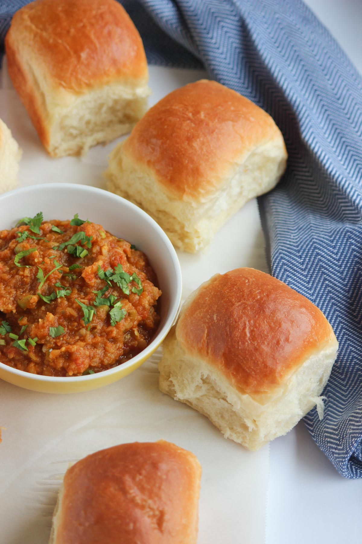 Pav / Ladi Pav / Eggless Dinner Rolls – Vege Home Cooking