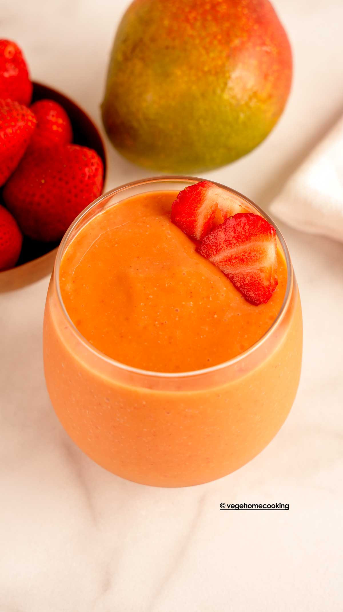 Strawberry Mango Smoothie (Dairy-Free)