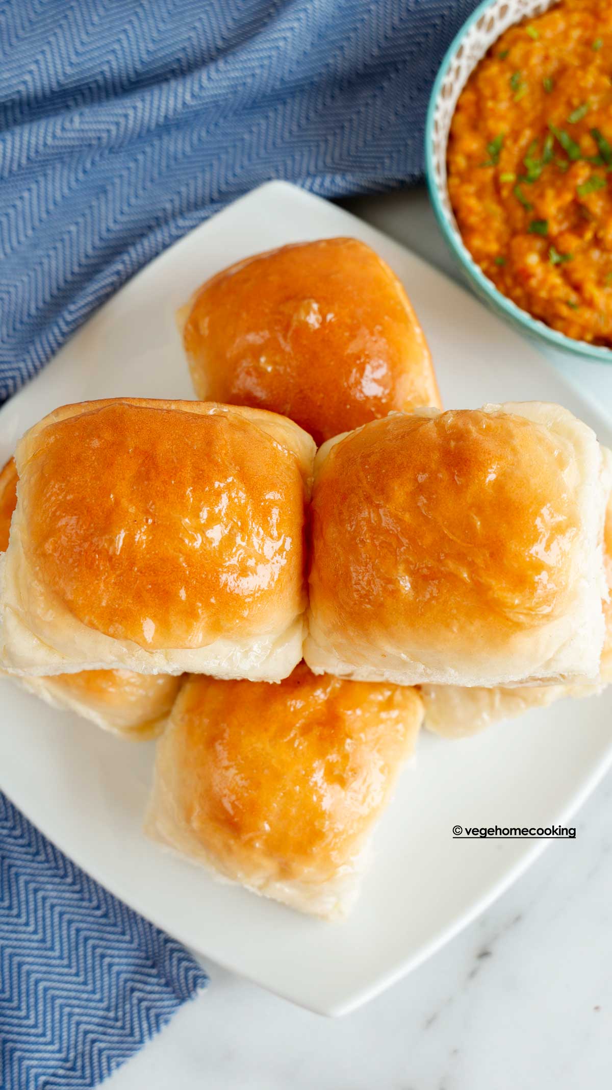 Pav / Ladi Pav (Eggless Dinner Rolls)